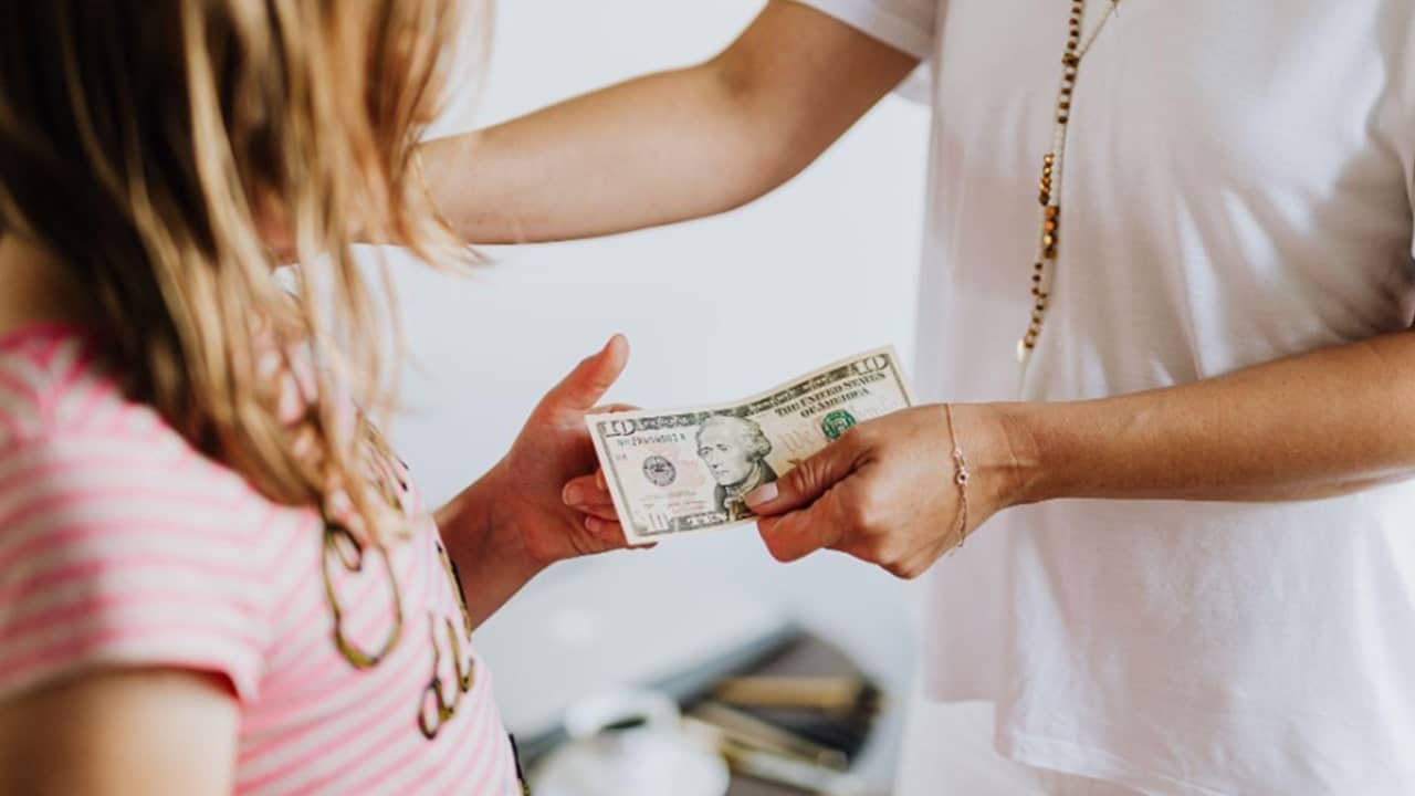 how kids form a healthy relationship with money